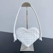 Uubags | Bottega Veneta Intreccio heart calfskin leather heart-shaped pouch in white 13x14x1cm - 1