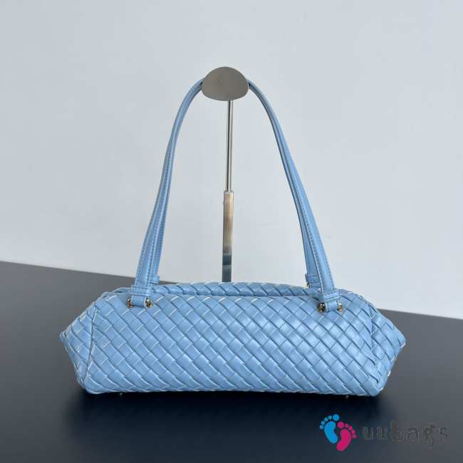 Uubags | Bottega Veneta Let's Go bag with elongated foldable shape in padded Intrecciato leather blue - 1