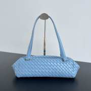 Uubags | Bottega Veneta Let's Go bag with elongated foldable shape in padded Intrecciato leather blue - 1