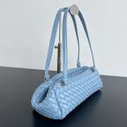 Uubags | Bottega Veneta Let's Go bag with elongated foldable shape in padded Intrecciato leather blue - 6