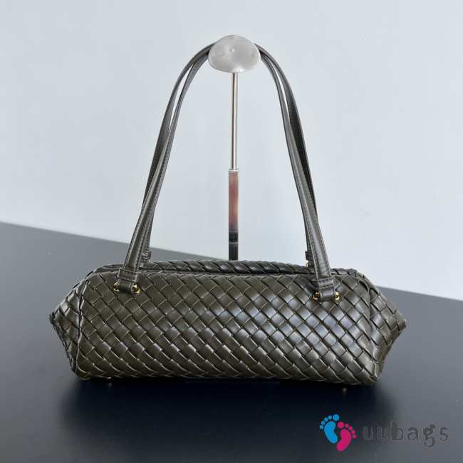 Uubags | Bottega Veneta Let's Go bag with elongated foldable shape in padded Intrecciato leather olive oil - 1