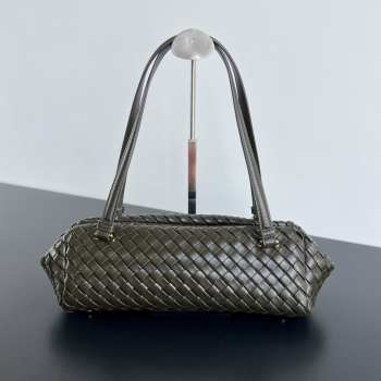 Uubags | Bottega Veneta Let's Go bag with elongated foldable shape in padded Intrecciato leather olive oil