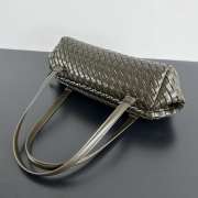 Uubags | Bottega Veneta Let's Go bag with elongated foldable shape in padded Intrecciato leather olive oil - 3