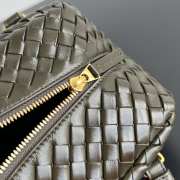 Uubags | Bottega Veneta Let's Go bag with elongated foldable shape in padded Intrecciato leather olive oil - 6