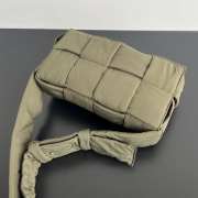 Uubags | Bottega Veneta Padded Tech Cassette padded intreccio nylon bag in travertine 15x30x7.5cm - 4