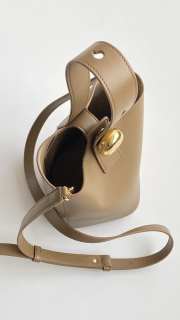 Uubags | Loewe mini Pebble bucket bag in oak mellow calfskin 16x16x19.5cm - 3