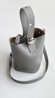 Uubags | Loewe mini Pebble bucket bag in grey mellow calfskin 16x16x19.5cm - 6