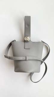 Uubags | Loewe mini Pebble bucket bag in grey mellow calfskin 16x16x19.5cm - 5