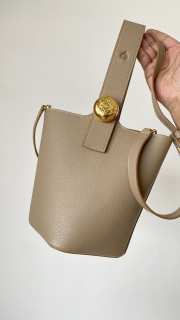 Uubags | Loewe mini Pebble bucket bag in beige mellow calfskin 16x16x19.5cm - 1