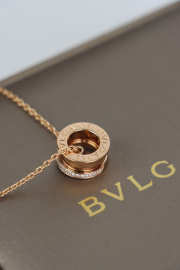 Uubags | Bvlgari zero1 necklace with 18 kt rose gold pendant set with demi-pavé diamonds on the edges - 4