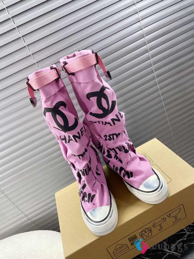 Uubags | Chanel 3D printed high canvas boots in pink - 1