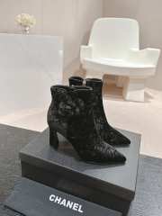 Uubags | Chanel suede ankle boot in black - 4