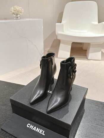 Uubags | Chanel calf leather ankle boot in black