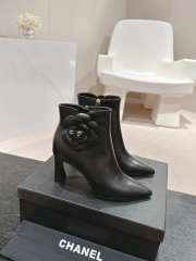 Uubags | Chanel calf leather ankle boot in black - 4