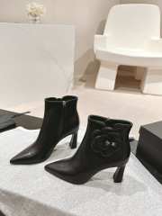 Uubags | Chanel calf leather ankle boot in black - 2