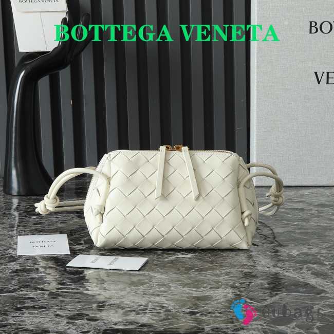 Uubags | Bottega Veneta Intrecciato Concert Pouch In White 18.5x11.5x8.5cm - 1