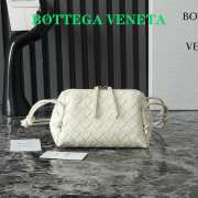 Uubags | Bottega Veneta Intrecciato Concert Pouch In White 18.5x11.5x8.5cm - 1