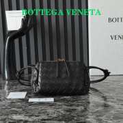 Uubags | Bottega Veneta Intrecciato Concert Pouch In Fondant 18.5x11.5x8.5cm - 1