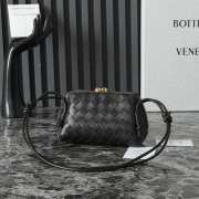 Uubags | Bottega Veneta Intrecciato Concert Pouch In Fondant 18.5x11.5x8.5cm - 5