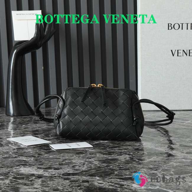 Uubags | Bottega Veneta Intrecciato Concert Pouch In Black 18.5x11.5x8.5cm - 1