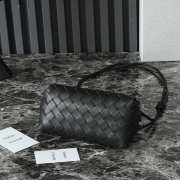 Uubags | Bottega Veneta Intrecciato Concert Pouch In Black 18.5x11.5x8.5cm - 2