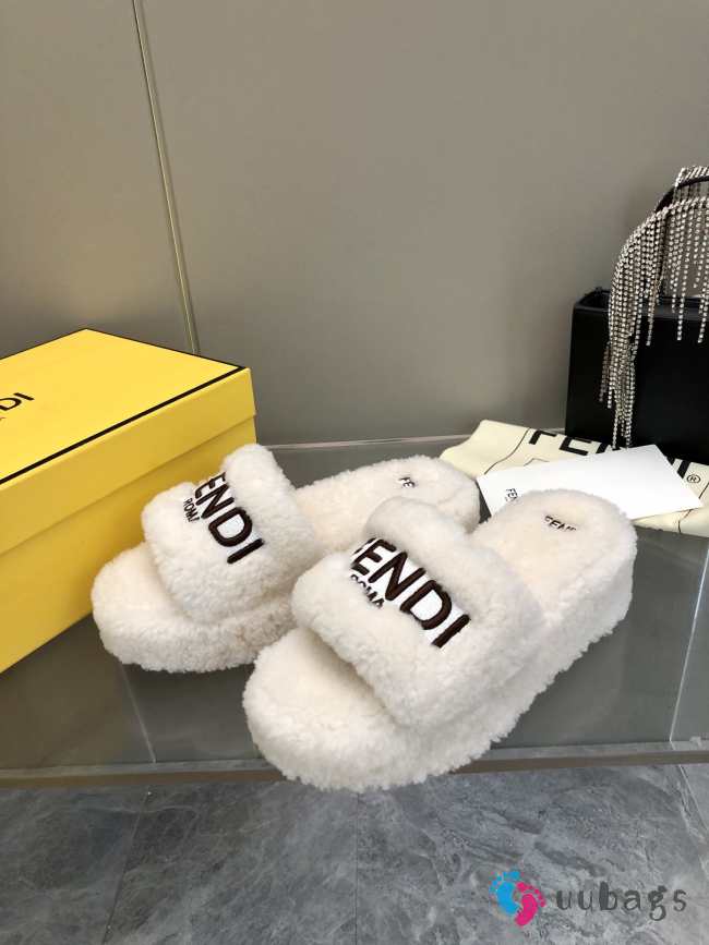 Uubags | Fendi fur slides in white 6cm - 1