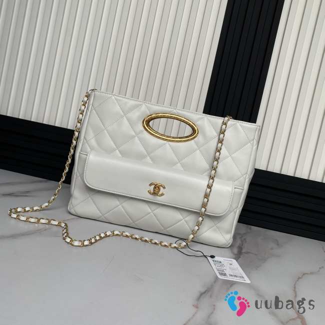 Uubags | Chanel Clutch Lambskin & Gold Plated Metal In White 24x34x8cm - 1