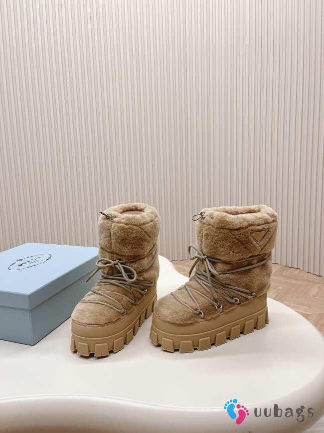 Uubags | Prada Apres Ski Shearling Boots In Beige - 1