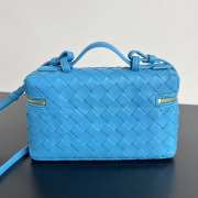 Uubags | Bottega Veneta Intrecciato leather vanity case in blue with detachable strap 22x12.5x5cm - 4