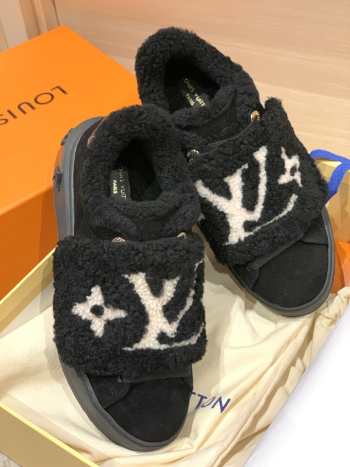 Uubags | Louis Vuitton Time out Monogram Lamb Fur Sneaker In Black 