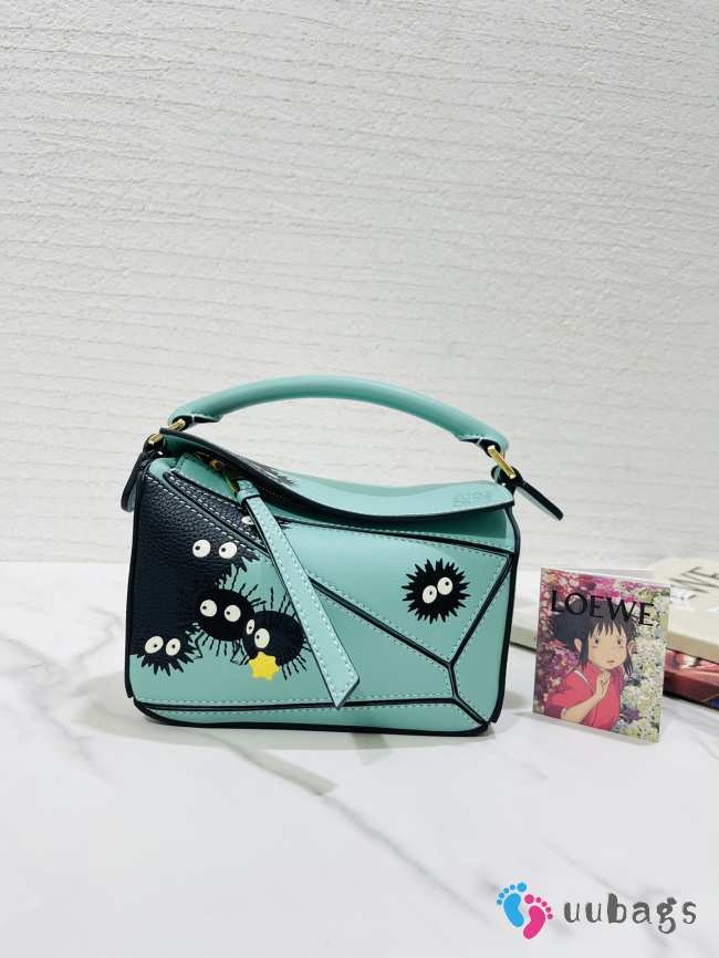 Uubags | Loewe x Studio Ghibli Collabo Spirited Away Susuwatari Puzzle Bag Mini In Mint Green 18cm - 1