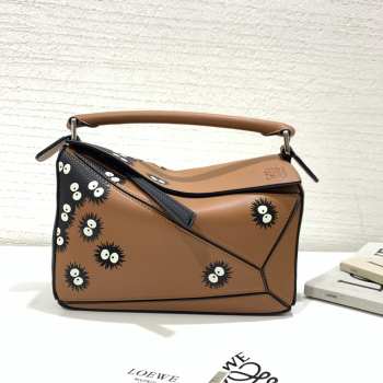 Uubags | Loewe x Studio Ghibli Collabo Spirited Away Susuwatari Puzzle Bag In Brown 24cm