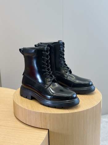 Uubags | Ferragamo Combat boot with maxi-tongue in black patent