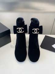 Uubags | Chanel suede ankle boots with tie bow in black  - 2