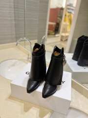 Uubags | Givenchy Shark Lock Cowboy ankle boots in black aged leather 6cm - 2