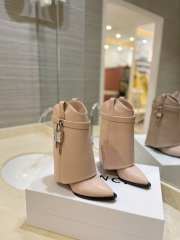 Uubags | Givenchy Shark Lock Cowboy ankle boots in light beige aged leather 6cm - 6