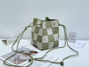 Uubags | Bottega Veneta Cassette Small Bucket Bag in Green/white Intrecciato Leather 18x14x14cm - 4