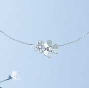 Uubags | Van Cleef & Arpels Frivole pendant, 2 flowers 18K gold, diamond necklace - 6