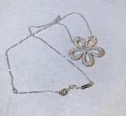 Uubags | Van Cleef & Arpels Flowerlace pendant 18K white gold, diamond necklace - 4