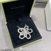 Uubags | Van Cleef & Arpels Flowerlace clip and pendant 18K white gold, diamond necklace - 4