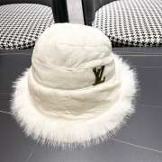 Uubags | Louis Vuitton fur bucket hat in white - 1