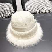 Uubags | Louis Vuitton fur bucket hat in white - 3