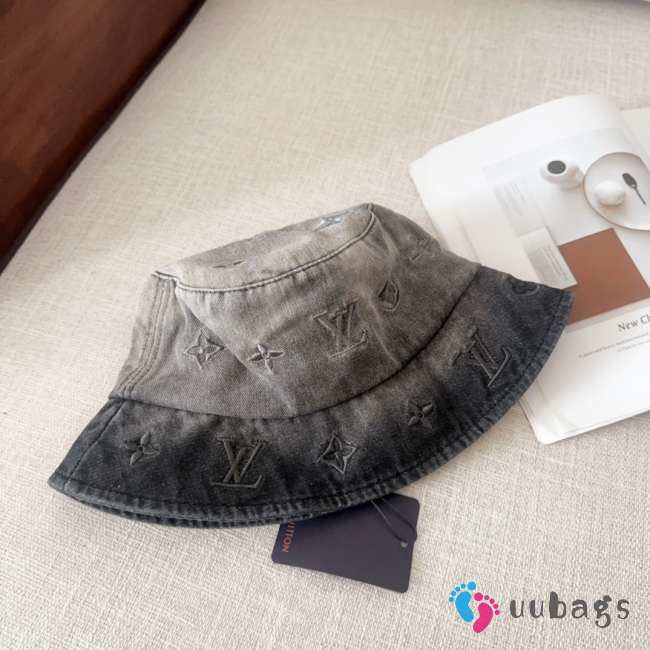 Uubags | Louis Vuitton denim bucket hat in black/blue - 1