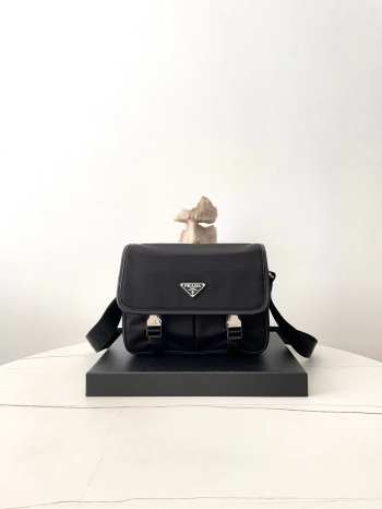 Uubags | Prada 2VD769 Re-Nylon and Saffiano leather bag in black 26x19x10cm