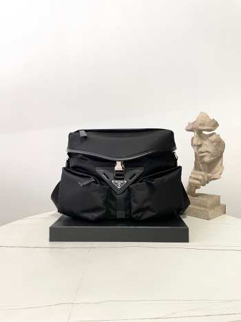 Uubags | Prada 2VD062 Re-Nylon and leather bag in black 29x23x15cm