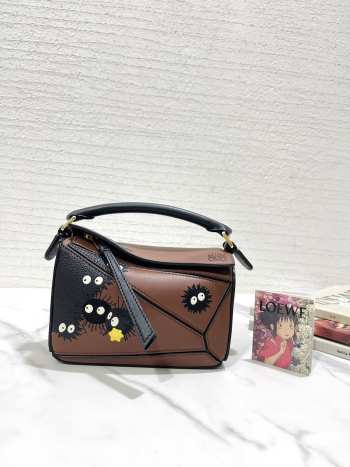 Uubags | Loewe x Studio Ghibli Collabo Spirited Away Susuwatari Puzzle Bag In Dark Brown 18cm