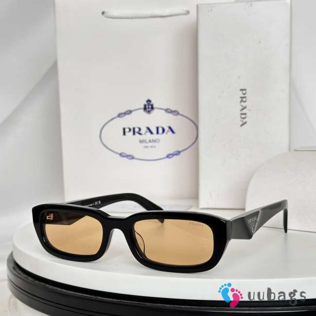 Uubags | Prada PRB06S sunglasses with logo - 1