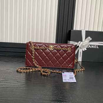 Uubags | Chanel Clutch Shiny Lambskin & Gold Plated Metal In Burgundy 13x27x7cm