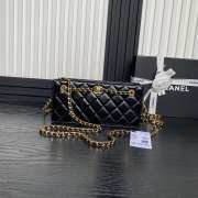 Uubags | Chanel Clutch Shiny Lambskin & Gold Plated Metal In Black 13x27x7cm - 1