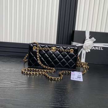 Uubags | Chanel Clutch Shiny Lambskin & Gold Plated Metal In Black 13x27x7cm